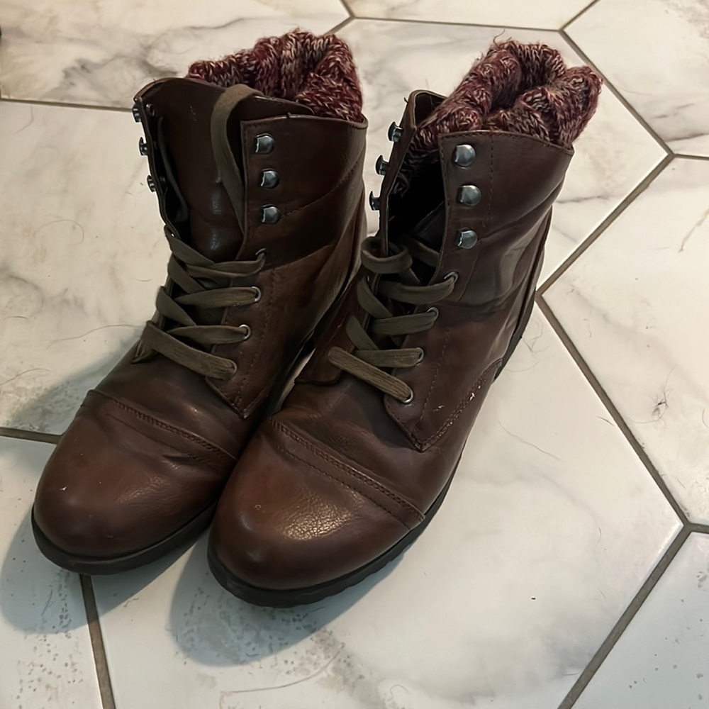 Qupid booties with light red ankle liner. Size 8, true to size